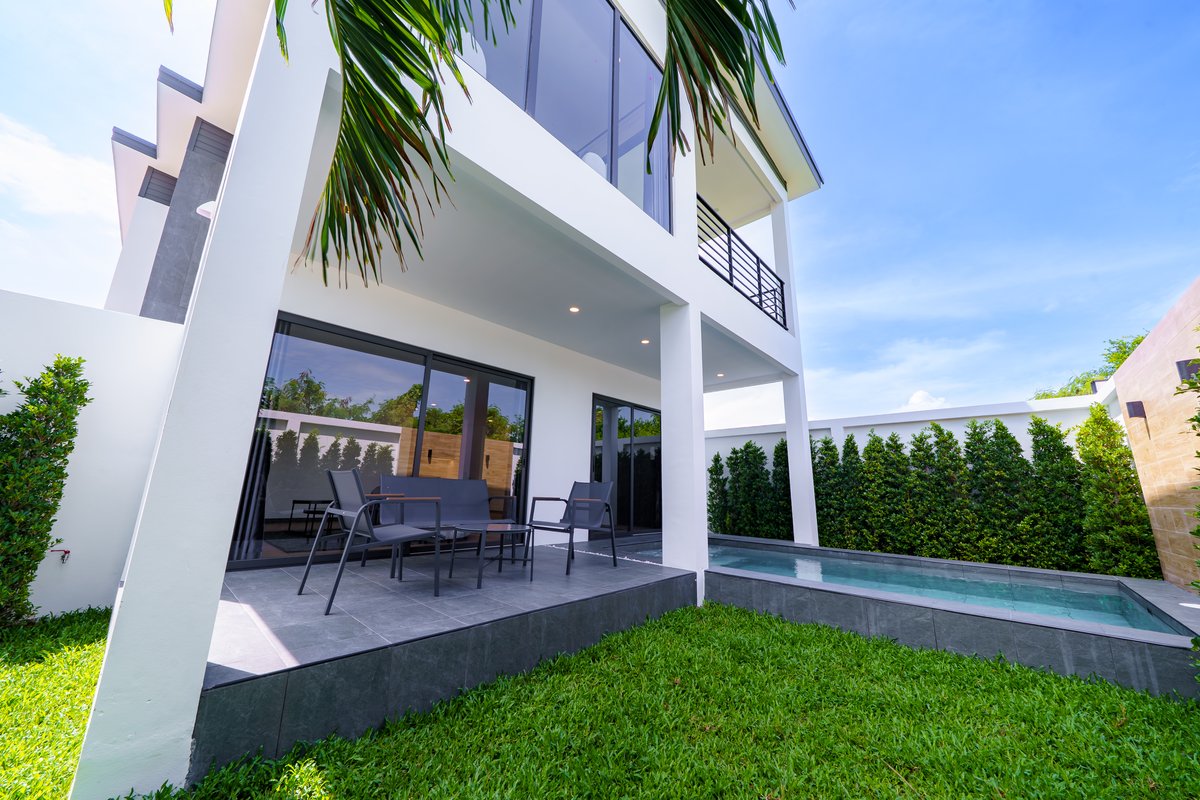 Private pool and garden